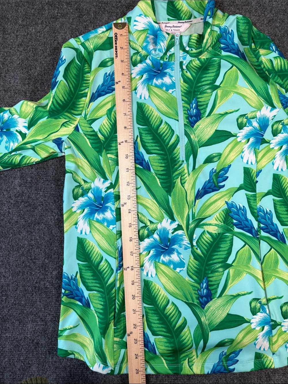 Tommy Bahama Blue & Green Tropical Golf/Tennis Top
Size: L - Picture 7 of 7